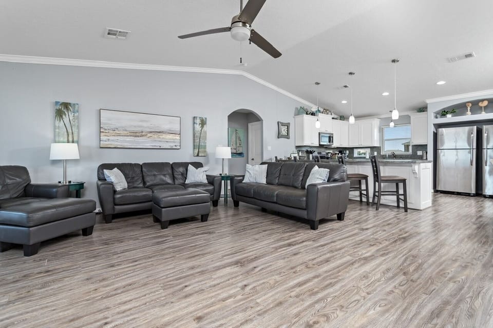 House, 4 Bedrooms | Living area | Smart TV, streaming services