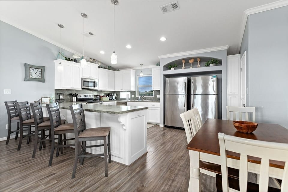 House, 4 Bedrooms | Dining