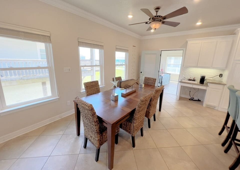 House, 4 Bedrooms | Private kitchen | Coffee/tea maker, fridge, oven, toaster