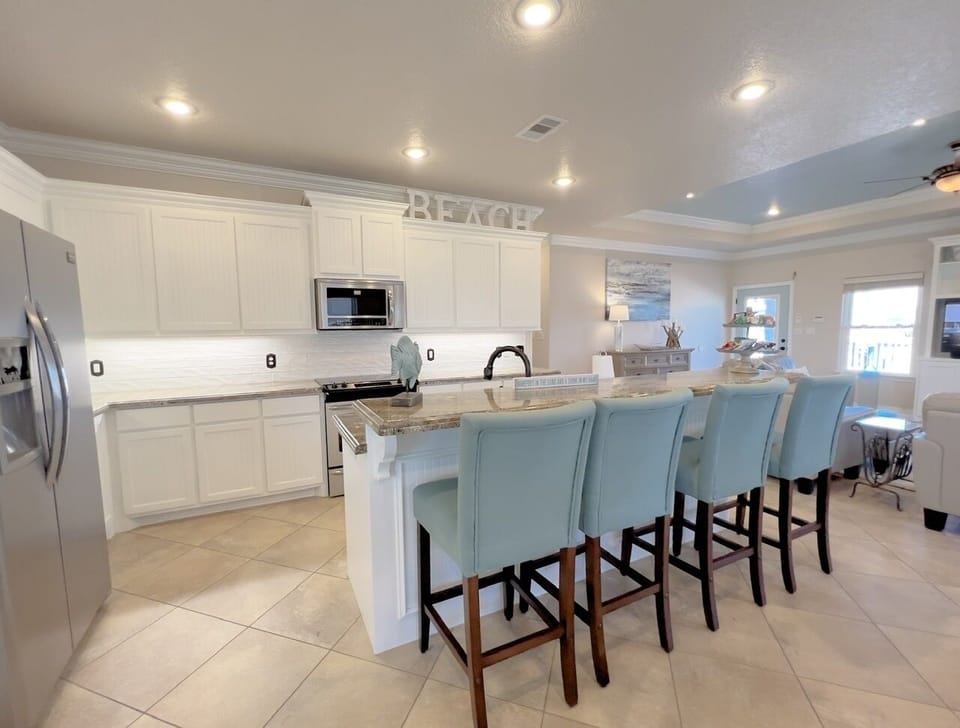 House, 4 Bedrooms | Private kitchen | Coffee/tea maker, fridge, oven, toaster