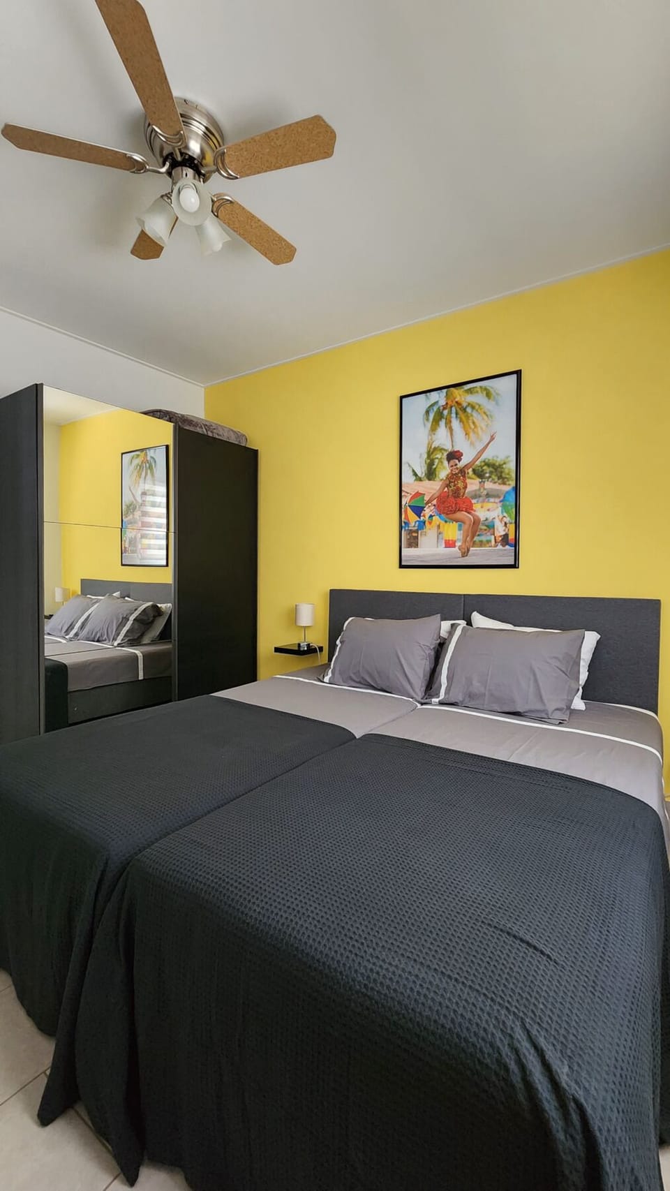 Bedroom yellow (3)