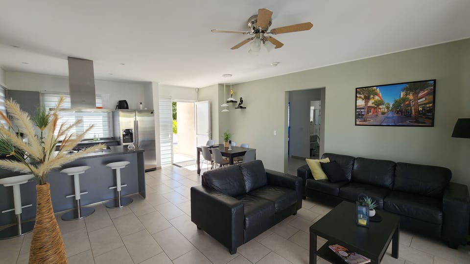 Living room (2)