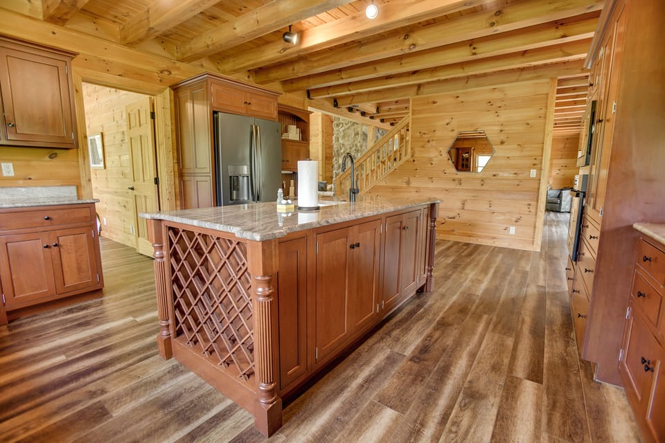Unleash your cooking creativity in this gorgeous and well-equipped kitchen!