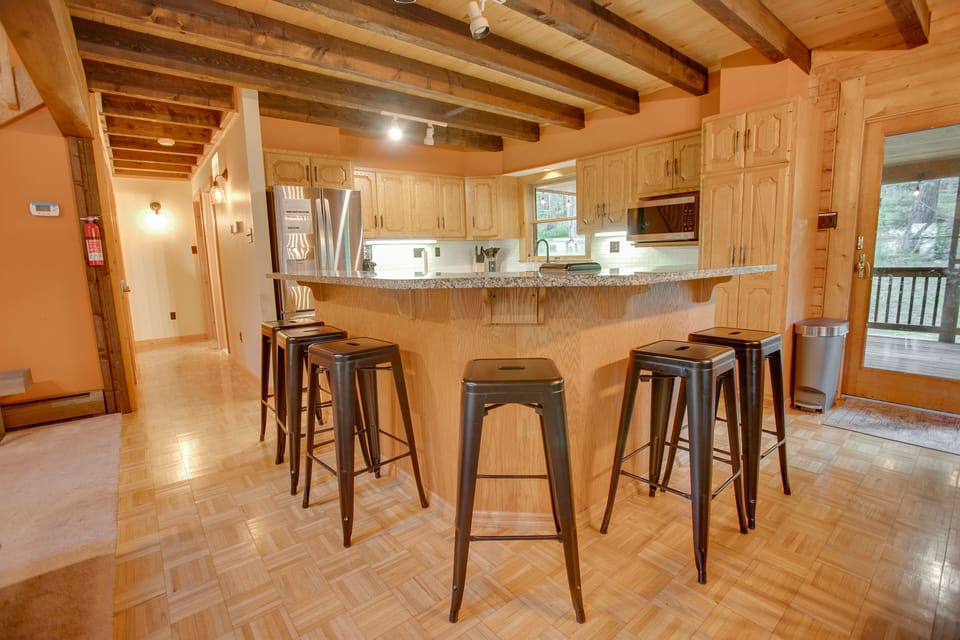 There are 6 additional bar stools located at the kitchen island for extra seating!