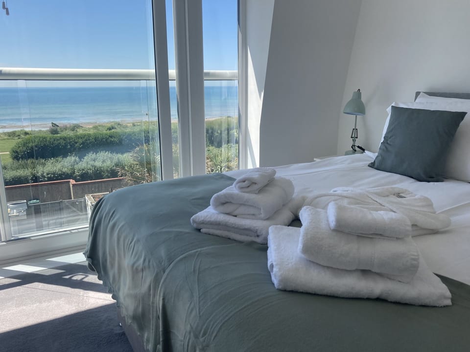 Top Floor Master (Super king bed)