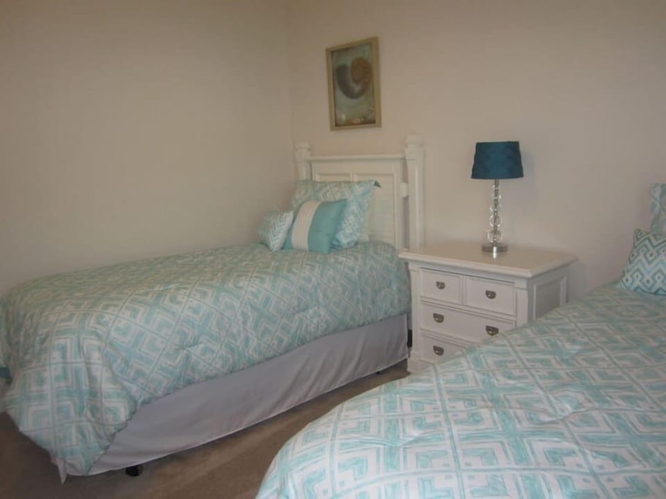 Guest Bedroom-2 Twins