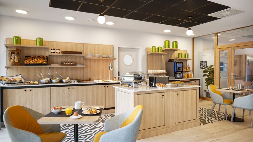 Daily buffet breakfast (EUR 20 per person)