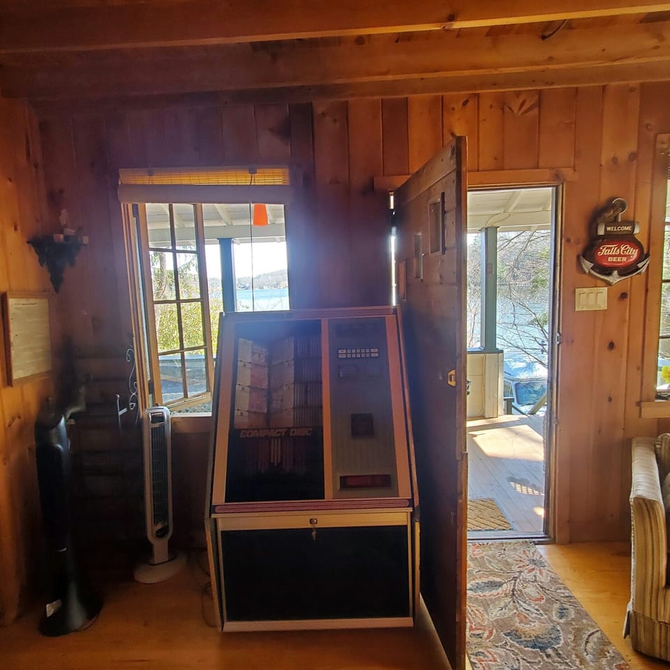 Free play juke box , who likes to dance?