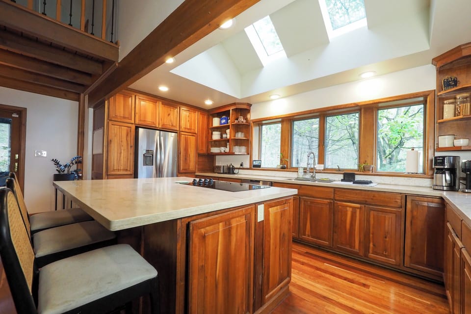 A warm, light-filled kitchen made for breakfasts and gatherings
