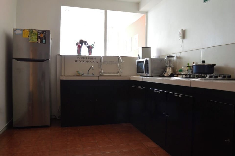 Cookware/dishes/utensils
