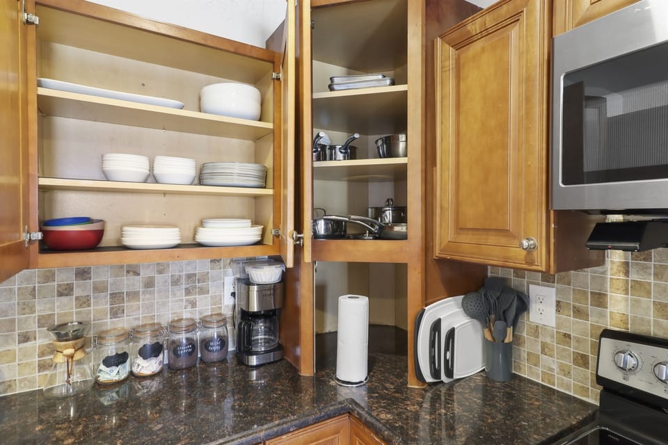 You can take a look at all the dinner and cookware we provide.
