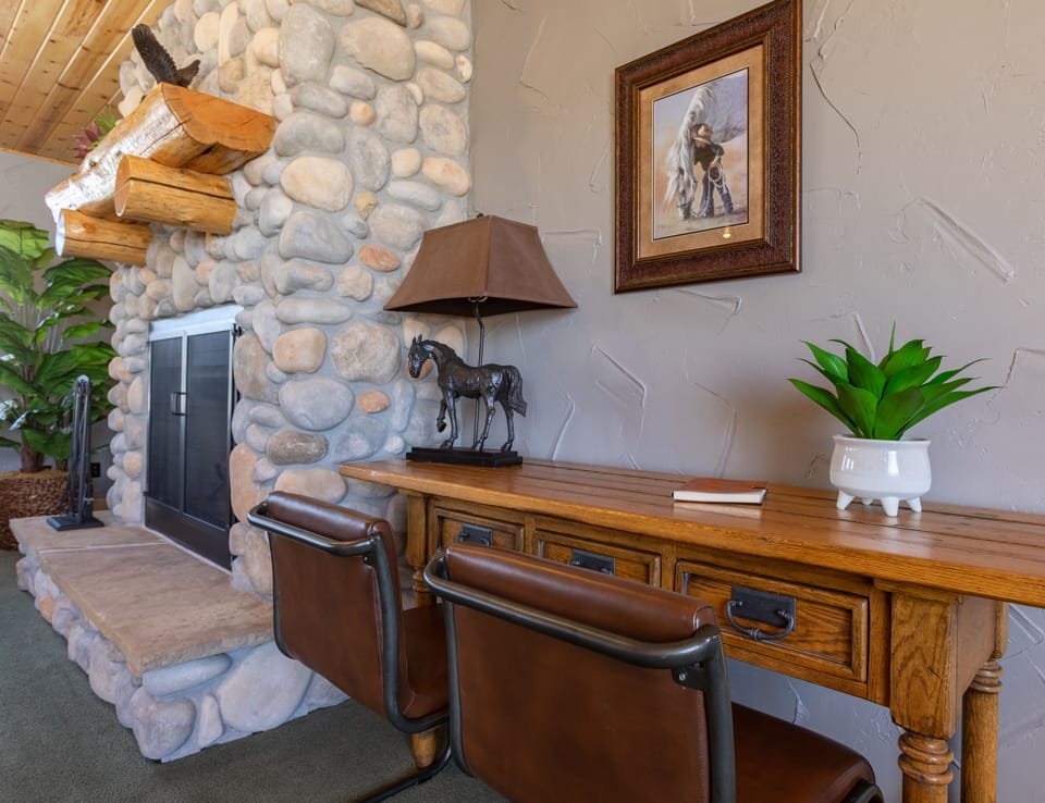 Family Room (2 queen sleeper sofas)