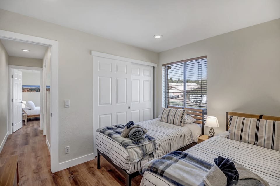 Bedroom 3 with Two Twin Beds and 32" Smart TV