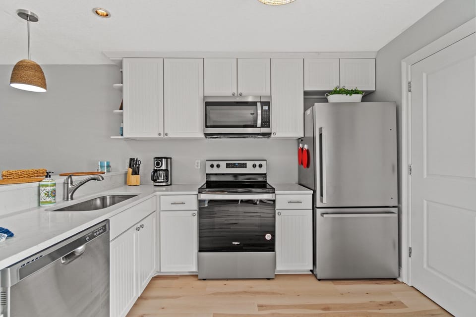 Modern kitchen alt view 
