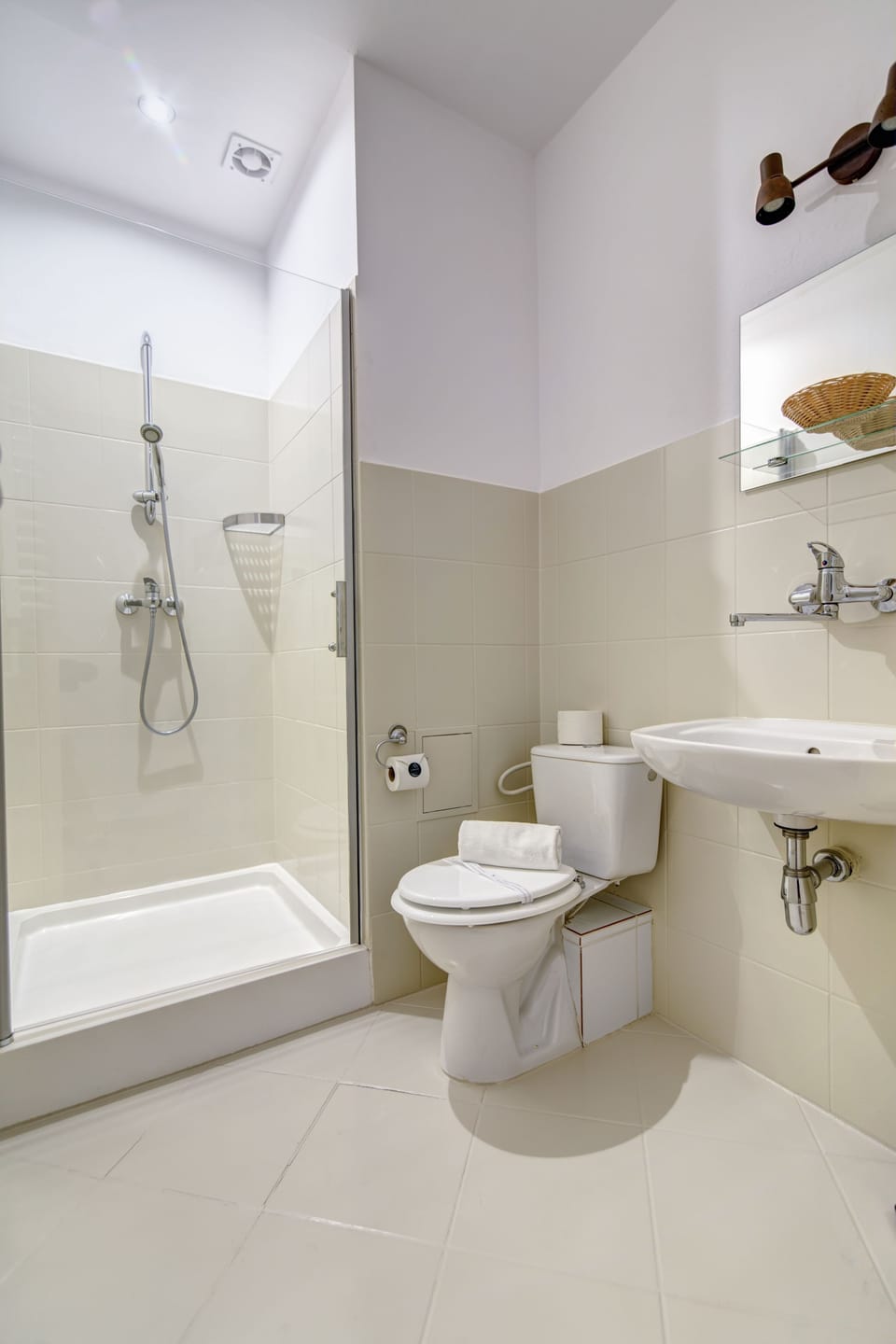 Double or Twin Room | Bathroom | Shower, free toiletries, hair dryer, towels