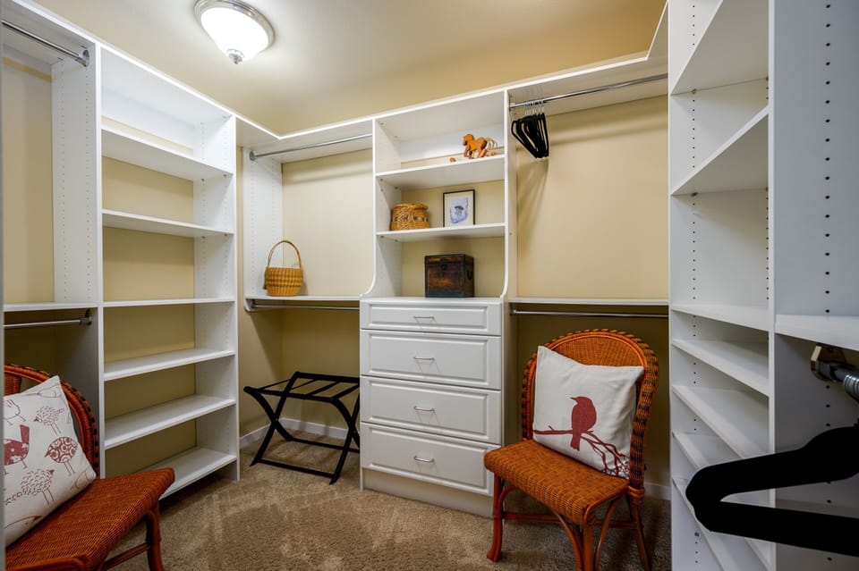Master Bedroom Walk In Closet