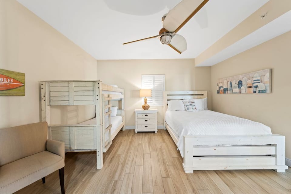 Mustique 602 Bedroom 4 with Queen Bed + Twin Bunks