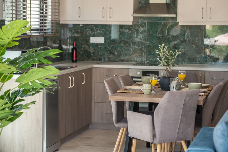 Deluxe Villa | Private kitchen | Full-size fridge, microwave, oven, stovetop