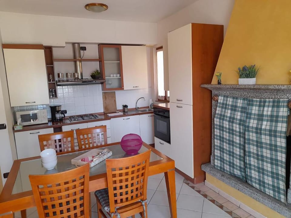 Basic Apartment | Private kitchen | Fridge, microwave, oven, stovetop
