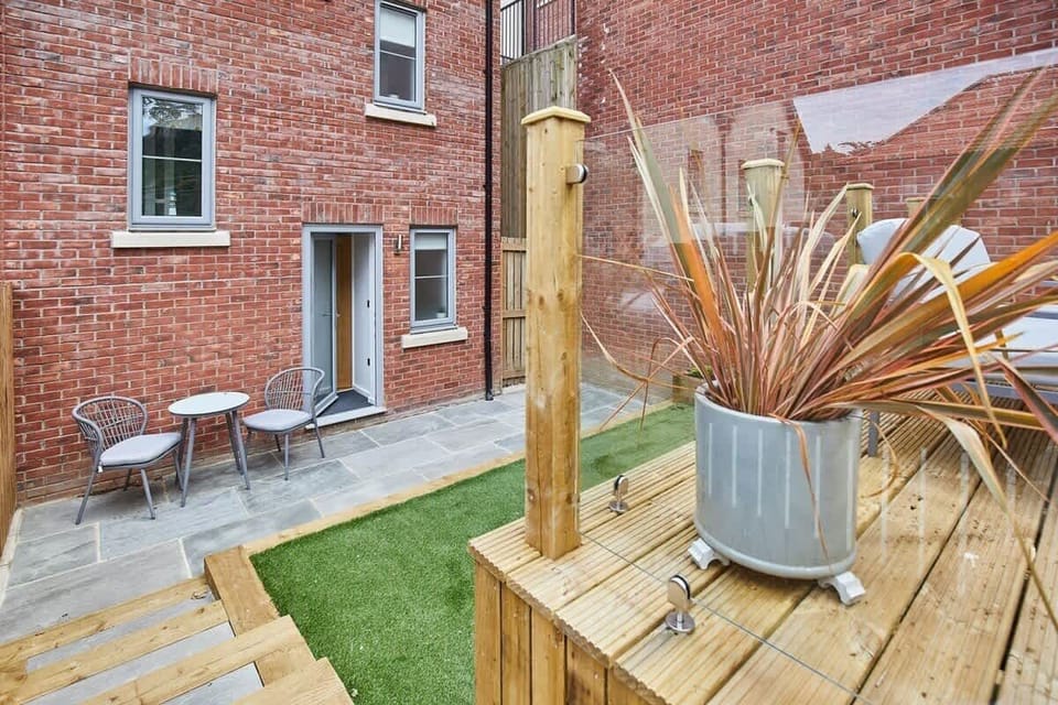 Mallard Cottage, Whitby - Host & Stay