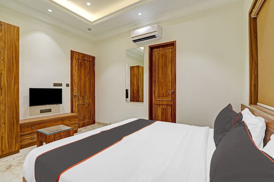 Deluxe Double Room | Iron/ironing board, free WiFi