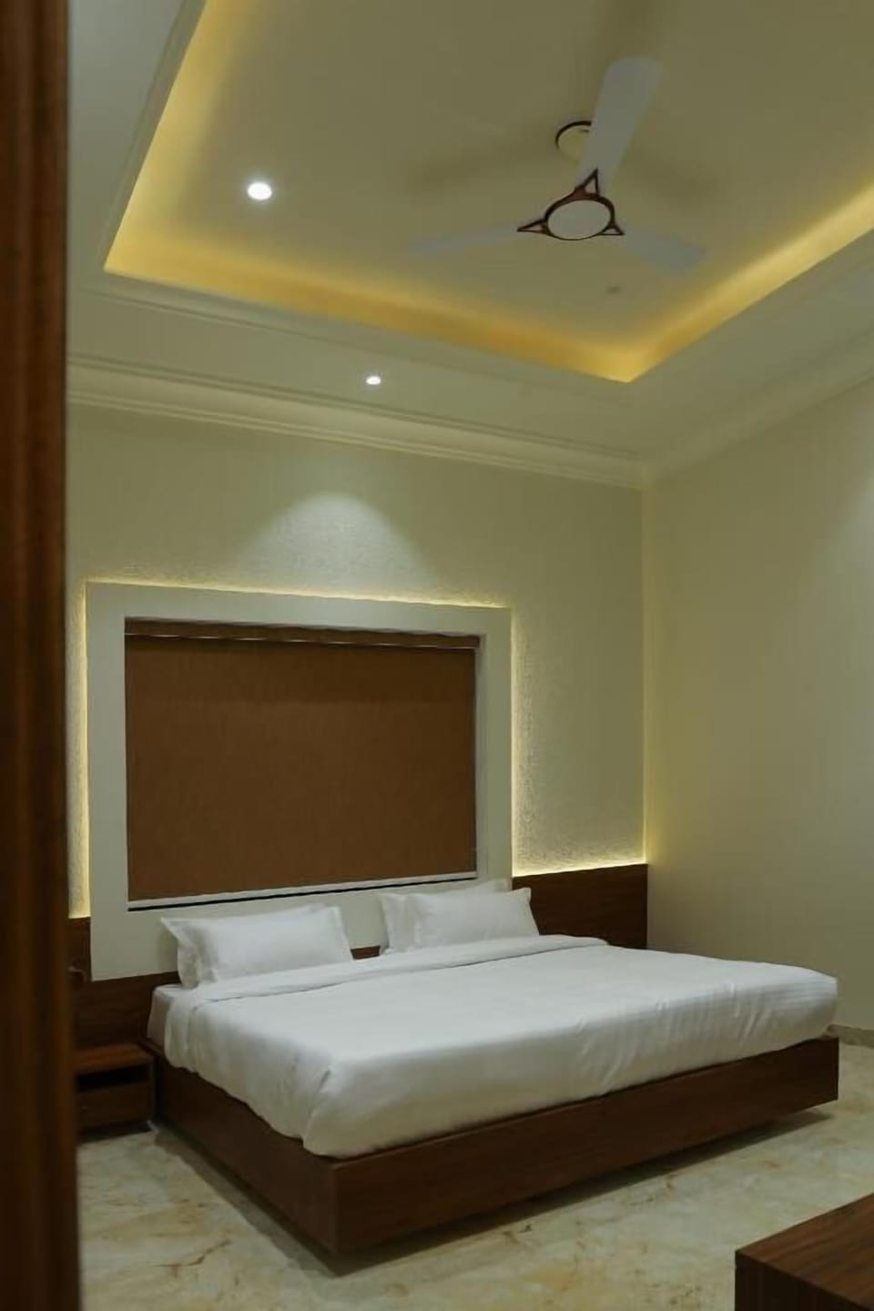 Deluxe Double Room | Iron/ironing board, free WiFi