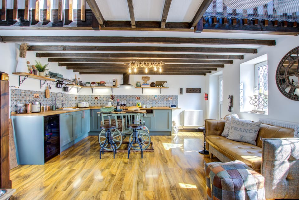 Luxury Cottage, Accessible, Ensuite (Luxury Cottage Sleeps 8 ) | Shared kitchen
