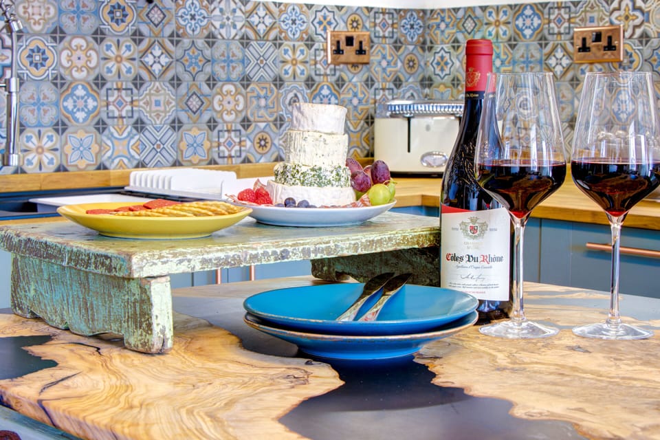 Luxury Cottage, Accessible, Ensuite (Luxury Cottage Sleeps 8 ) | Food and drink