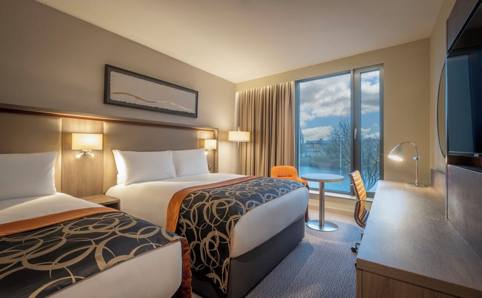 Deluxe Double & Single Room | In-room safe, desk, laptop workspace, free WiFi