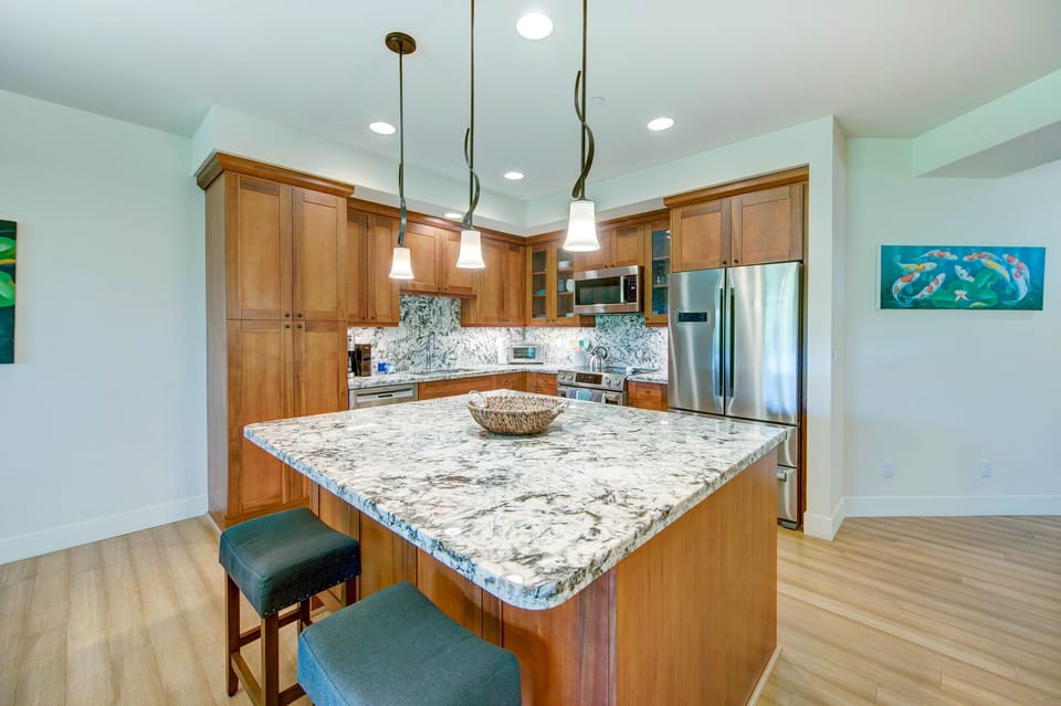 Spacious Well Appointed Kitchen with Casual Seating