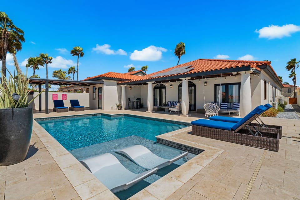 House (5 Bedrooms) | Front of property