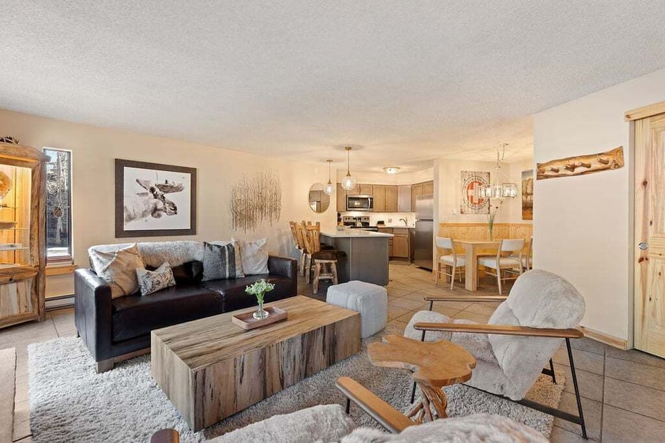 Living Area - Pine Ridge 15A - Breckenridge Vacation Rental