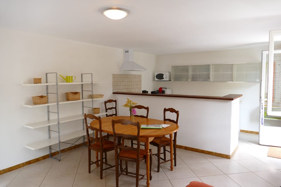 Gite "La Lavande" | Living area | 30-cm TV with digital channels