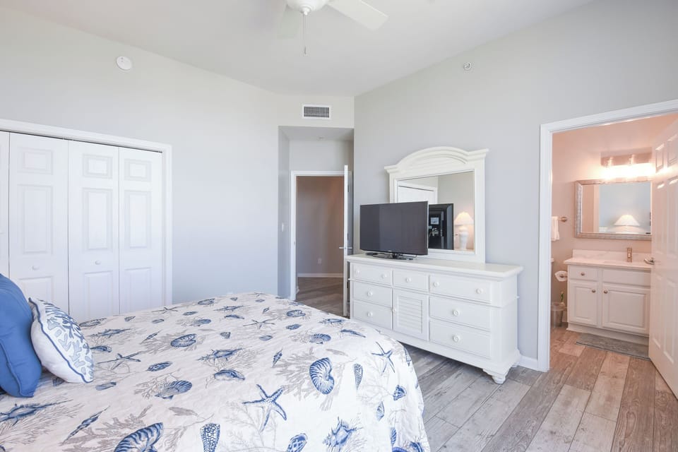Silver Beach Towers East 1804 - Guest Bedroom