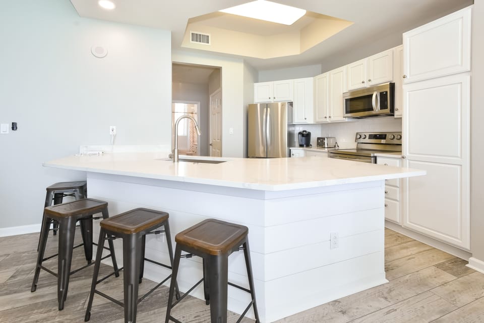 Silver Beach Towers East 1804 - Breakfast Bar