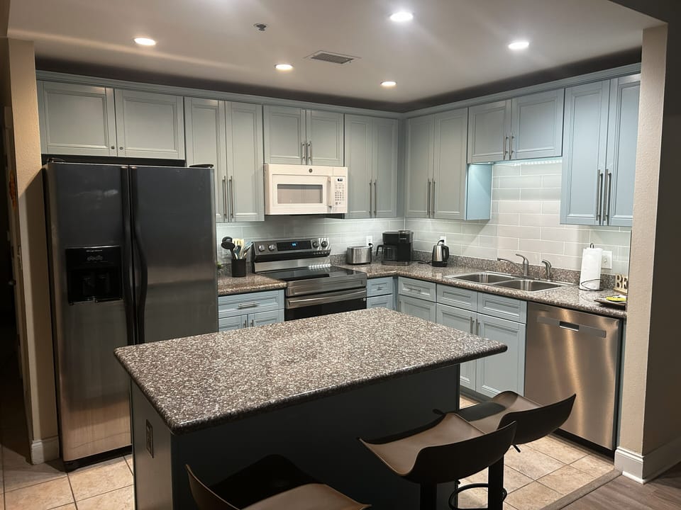 Fully stocked kitchen updated with new appliances and lights (2025)