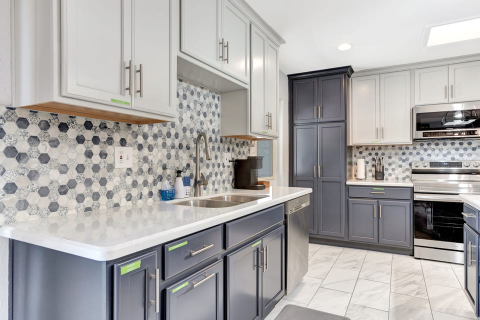Check out this beautiful coordinating kitchen backsplash