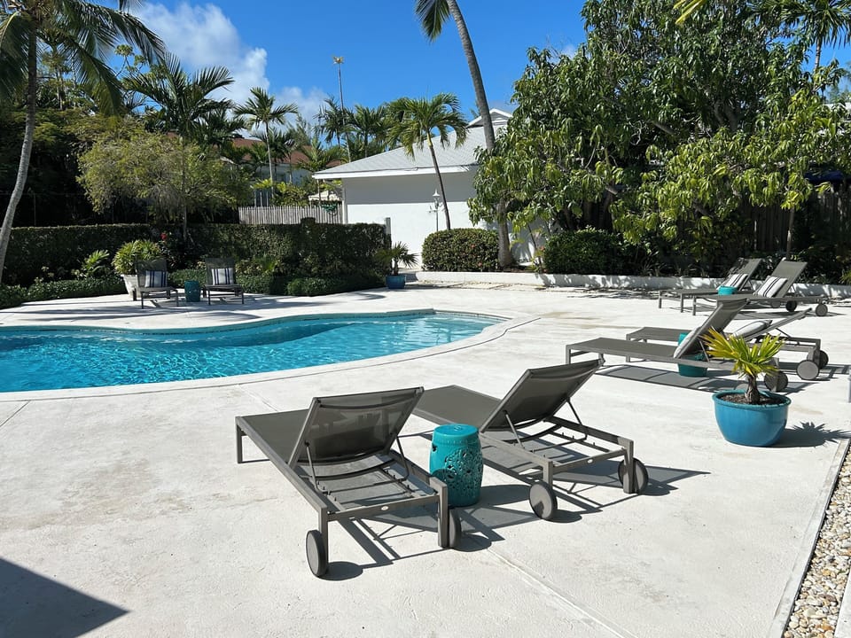 Shared swimming pool with 12 villas