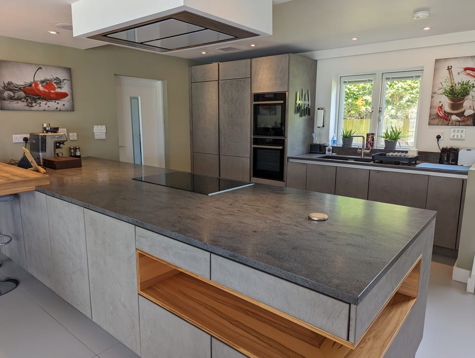 Induction hob, 2 x ovens, integrated fridge and separate freezer.