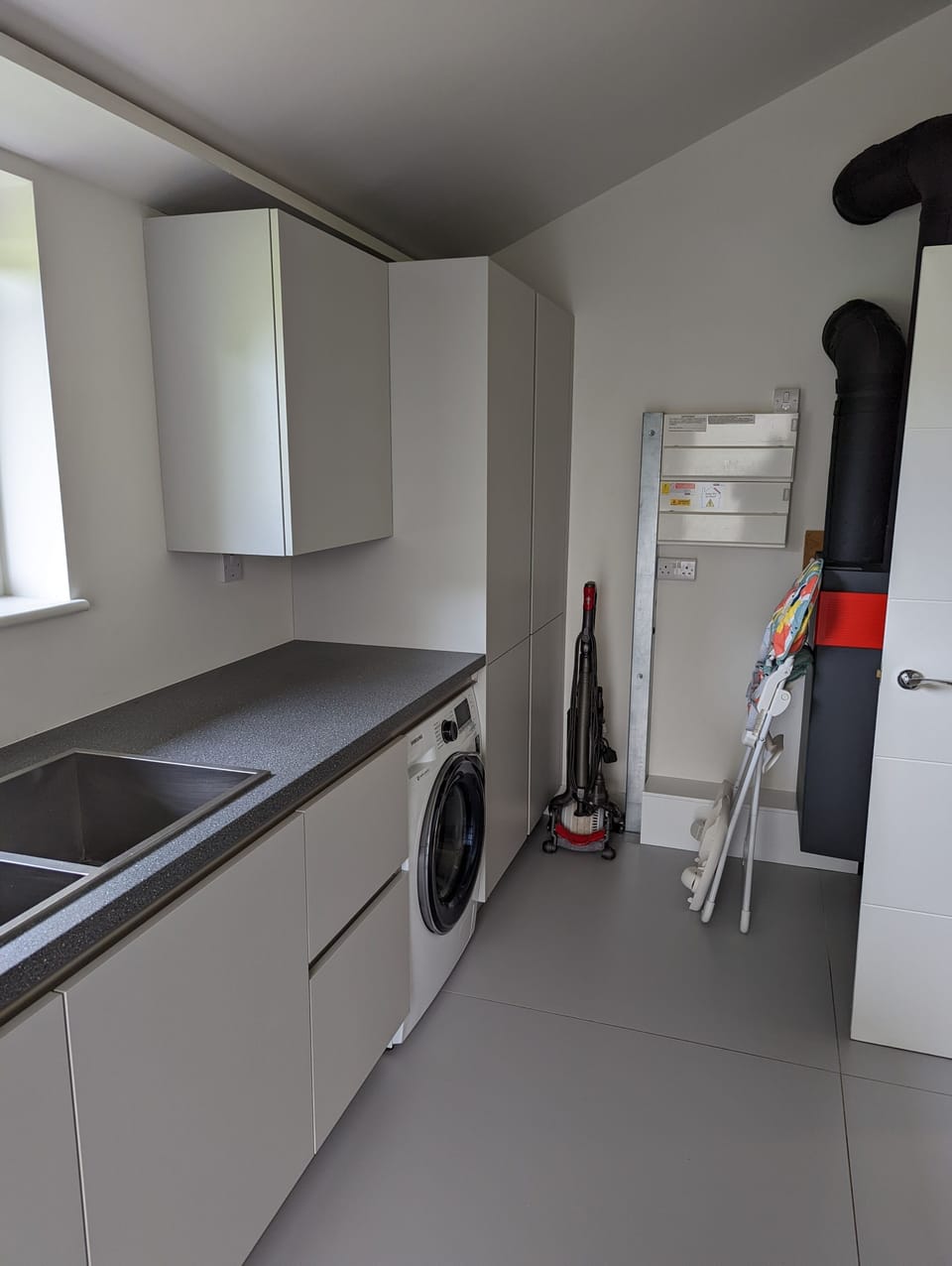 Utility room with washing machine, outdoor games and microwave.