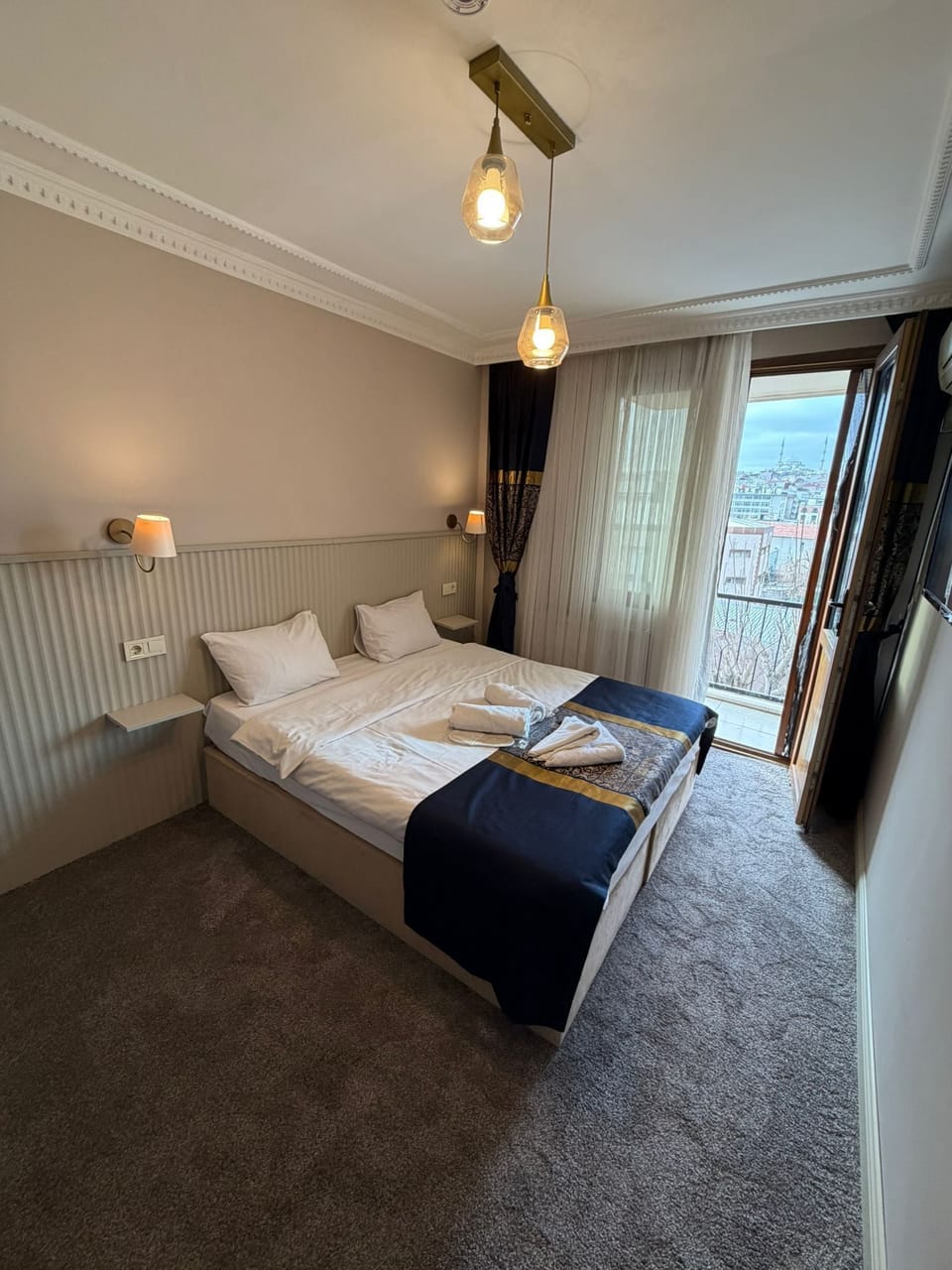 Deluxe Double Room | Desk, laptop workspace, blackout drapes, soundproofing