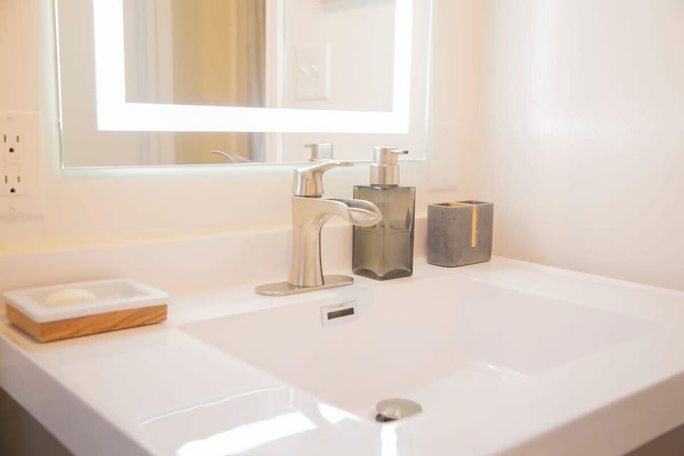 Full bathroom number 1