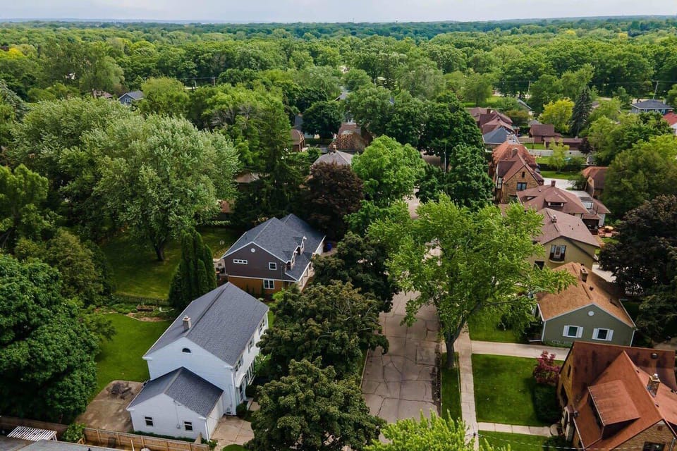 The most charming neighborhood, just 1 block north of Pierce Park.