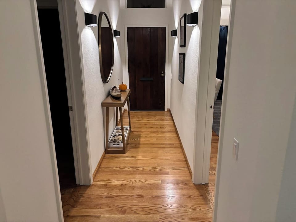 Entry hall w/hardwood floors, vaulted ceilings and overhead skylights 