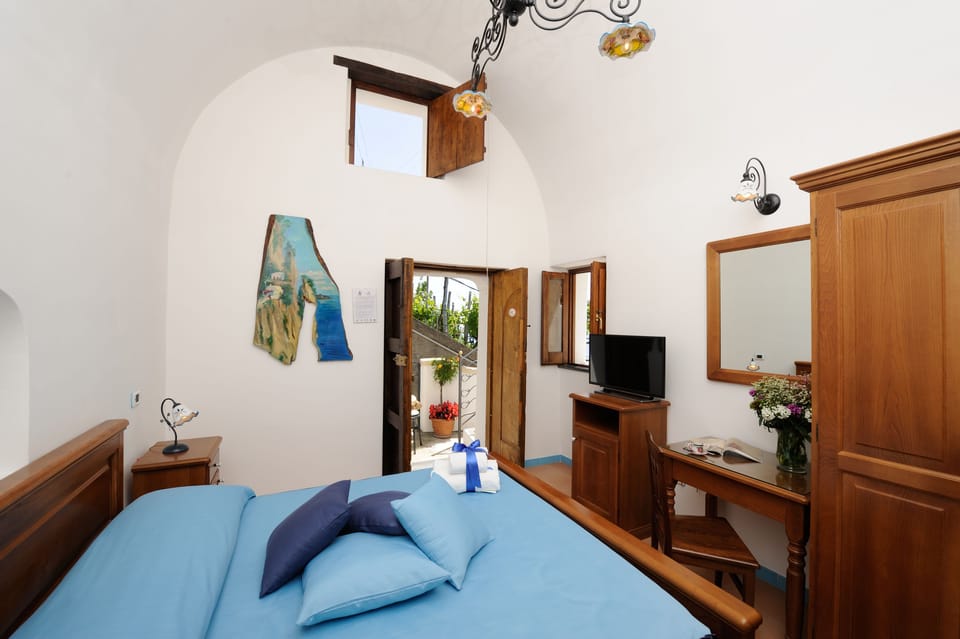 Standard Double Room | In-room safe, desk, soundproofing, free WiFi