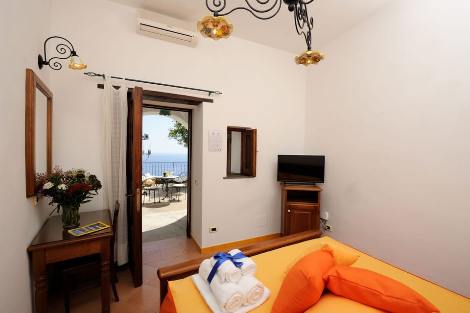 Standard Double Room | In-room safe, desk, soundproofing, free WiFi