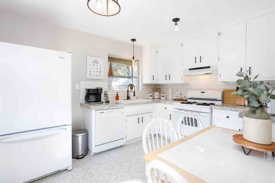Our renovated kitchen is equipment with everything for you to cook a tasty meal! 