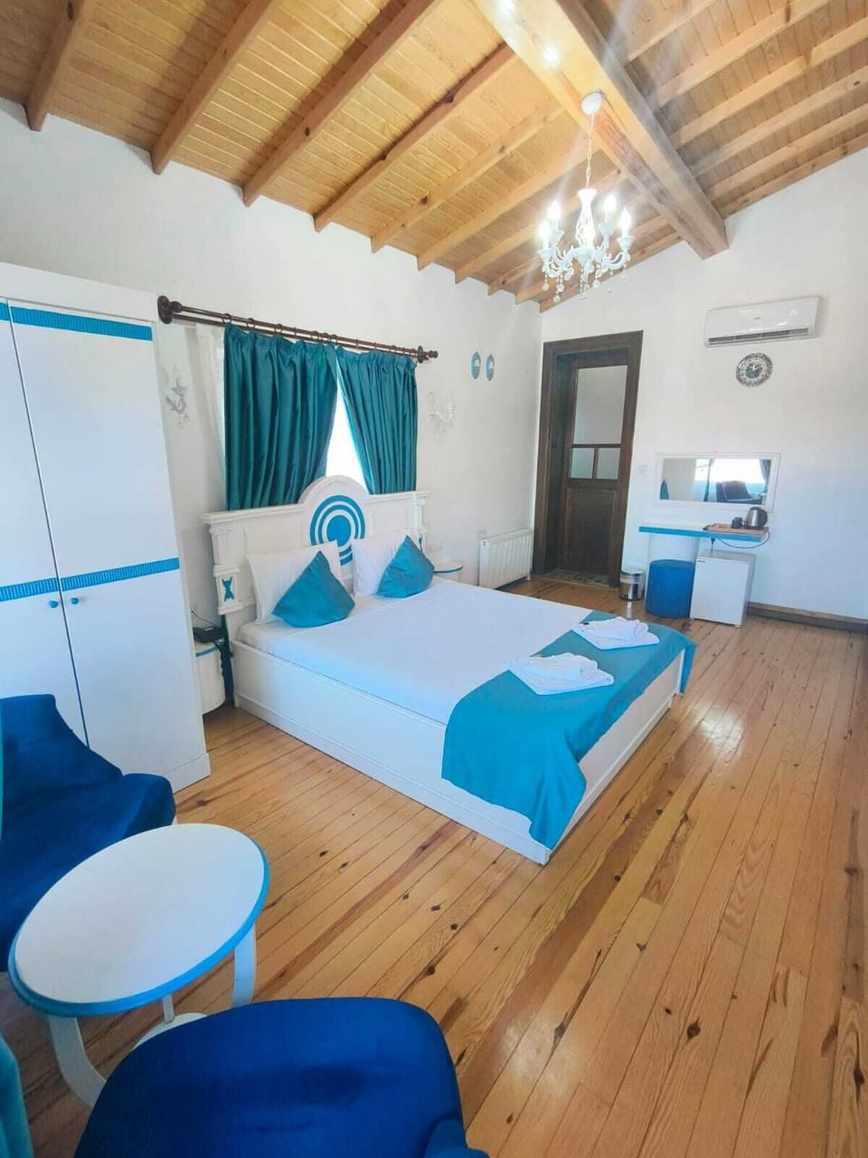 Panoramic Double Room | Minibar, desk, free cribs/infant beds, rollaway beds