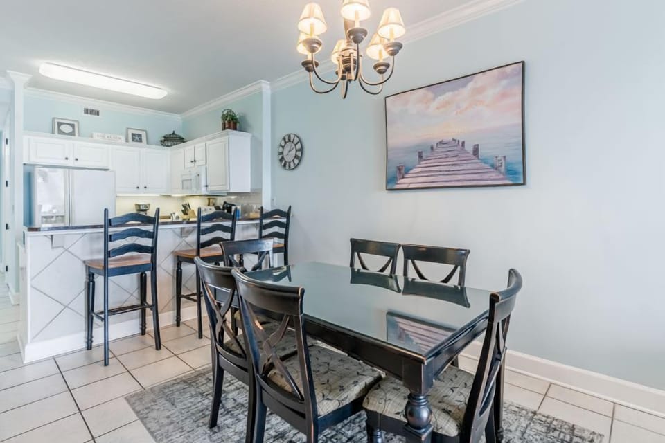 Island Royale 1004 Dining Table Seats 6