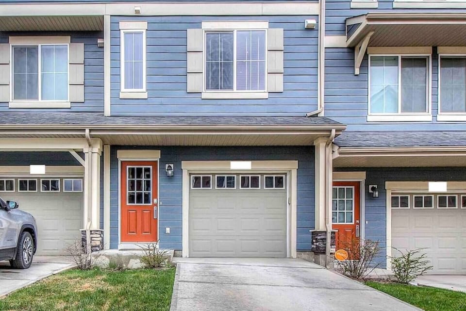 One of two entrances to the town home. You have complete access to the garage throughout your stay as well as the paved parking pad and street parking off the main entrance. 
